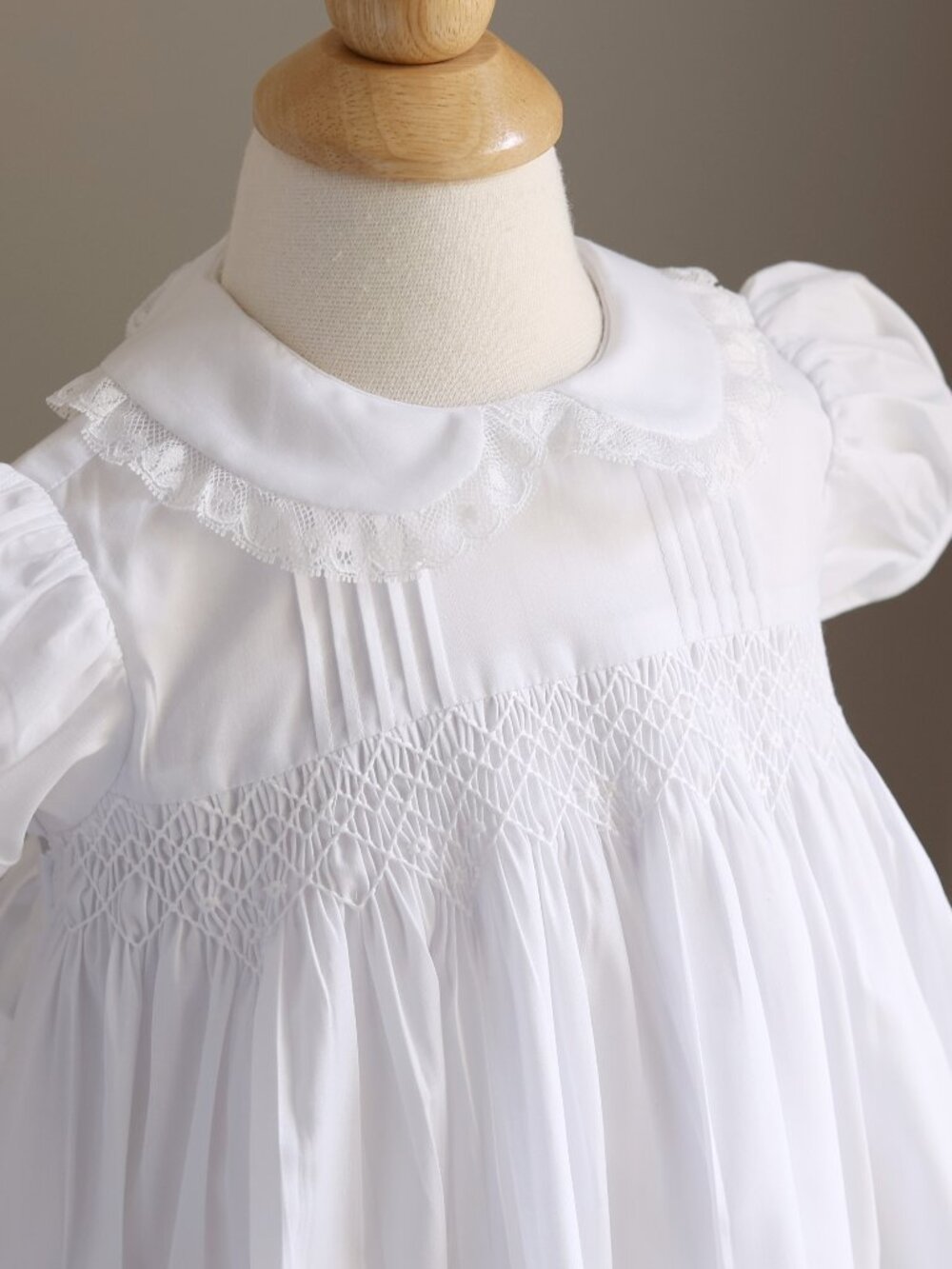 White Smocked Heirloom Dress Flower Girl Pintucks Lace Special Occasion NWT - Picture 4 of 5